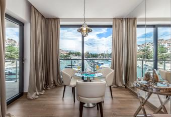 Apartments Marina Novi has Balcony rooms