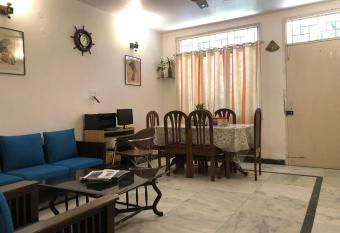 Sailors Home - C6, Vasant Kunj has Smoking/Balcony rooms