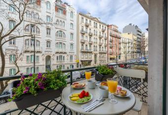 LX51 Studios & Suites by APT IIN allows 18 year olds to book a room