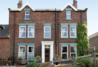 The Mainstay Luxury Boutique Rooms with Private Parking allows 18 year olds to book a room