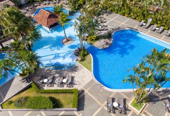 Wyndham San Jose Herradura allows 18 year olds to book a room