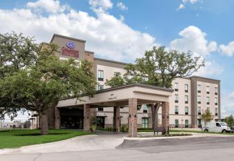 Comfort Suites - South Austin allows 18 year olds to book a room