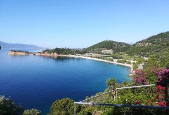 Thea Monastiraki has Balcony rooms