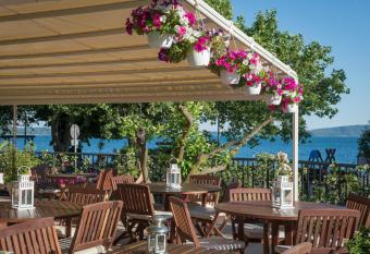 Mal   Trevignano Piccolo Hotel has Balcony rooms