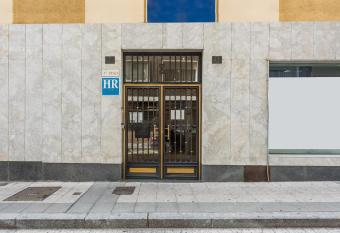 Hostal Ur  a allows 18 year olds to book a room