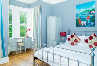 Roselyn House has Balcony rooms