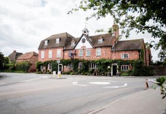 Hinds Head allows 18 year olds to book a room