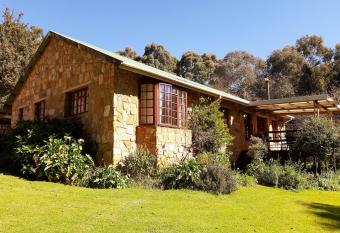 Crane Cottage has Balcony rooms