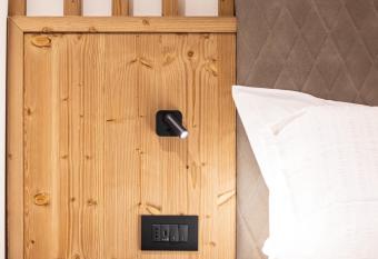 Hotel Villa Mel   has rooms with a private hot tub