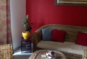 Chambre d h  te    5Mn de l   a  roport has Balcony rooms