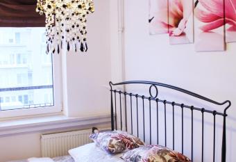 Cooee - Cozy and great Location easy check in has Balcony rooms