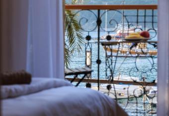 Seafront rooms Koluna allows 18 year olds to book a room