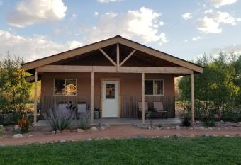 Bluff Gardens has Balcony rooms