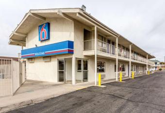 Motel 6 Albuquerque Northeast has Smoking rooms