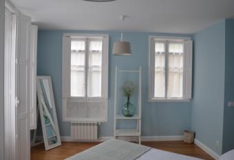 A Casa dos Nores Charming House allows 18 year olds to book a room