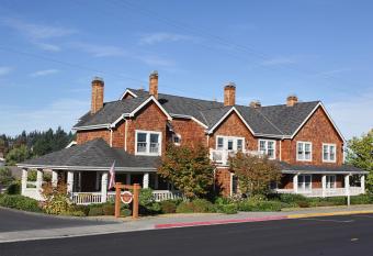 Saratoga Inn has rooms with a private hot tub