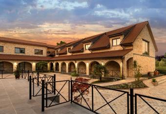 Country Lodge Hotel Moriaanshoofd allows 18 year olds to book a room