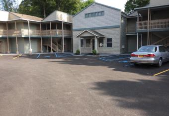 Town House Inn has Balcony rooms