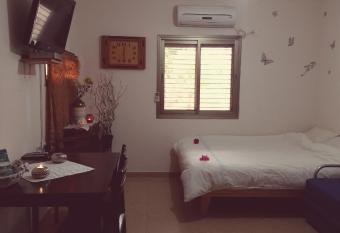 Zimmer Dora has Balcony rooms