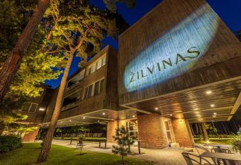   ilvinas Hotel allows 18 year olds to book a room