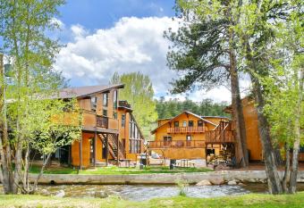 Murphy's River Lodge has Balcony rooms