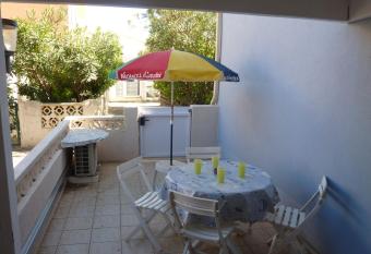 Appartement T2 - 4 couchages - LES BALCONS DE LA MEDITERRANEE allows 18 year olds to book a room