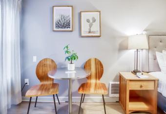 Inn at Haystack Rock has rooms with a private hot tub