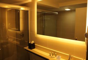 Best Western The Inn at Ramsey has rooms with a private hot tub