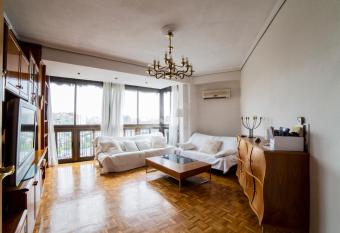 Awesome apartment center Valencia allows 18 year olds to book a room