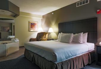 AmericInn by Wyndham Lincoln South has rooms with a private hot tub