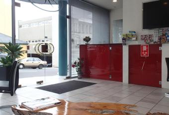 Harringtons102 has Balcony rooms