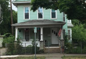 Aaron House of Niagara Falls allows 18 year olds to book a room