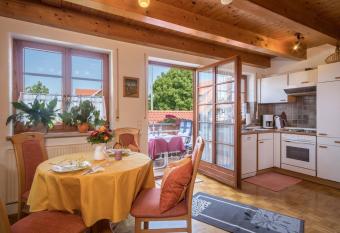 Haus Desor has Balcony rooms