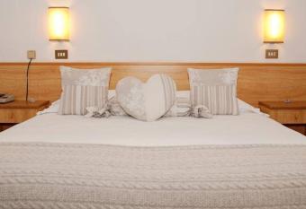 Albergo Centrale has Balcony rooms