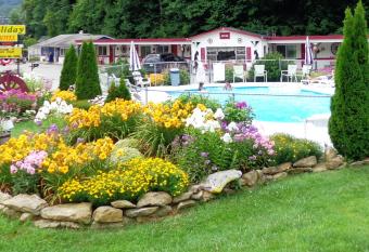 A Holiday Motel - Maggie Valley allows 18 year olds to book a room