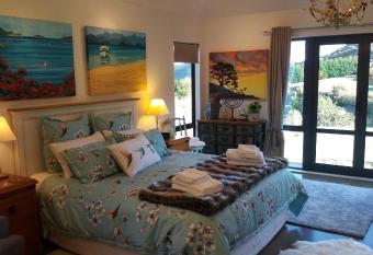 Boutique Art Retreat allows 18 year olds to book a room