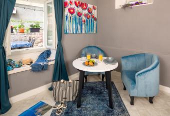 Kampanel 10 has Balcony rooms