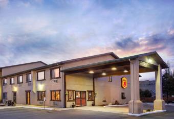 Super 8 Kremmling allows 18 year olds to book a room