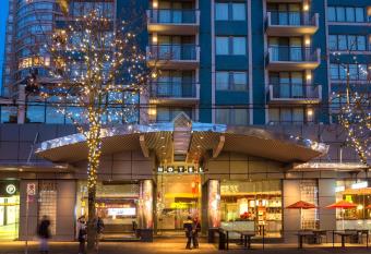 Blue Horizon Hotel allows 18 year olds to book a room