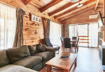 Anglesea Family Caravan Park has Balcony rooms