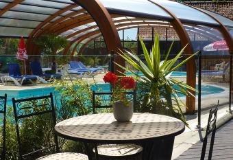 Camping Pommiers des Trois Pays allows 18 year olds to book a room