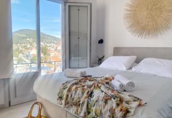 Gigi Rooms has Balcony rooms