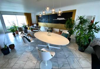 Chambres d h  tes du Parc Bordelais allows 18 year olds to book a room