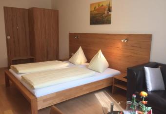 Gasthaus Hotel Feldschlange allows 18 year olds to book a room