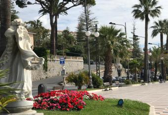 Sanremo apartment has Smoking/Balcony rooms