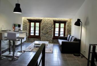 Le Voltaire allows 18 year olds to book a room