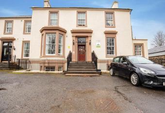 Lost Guest House Stirling allows 18 year olds to book a room