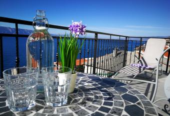 Apartment Segnia has Balcony rooms