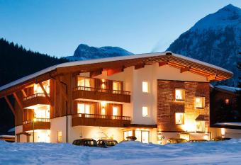 Alphaus Aparthotel has Balcony rooms