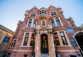 The Fleece Hotel Richmond allows 18 year olds to book a room